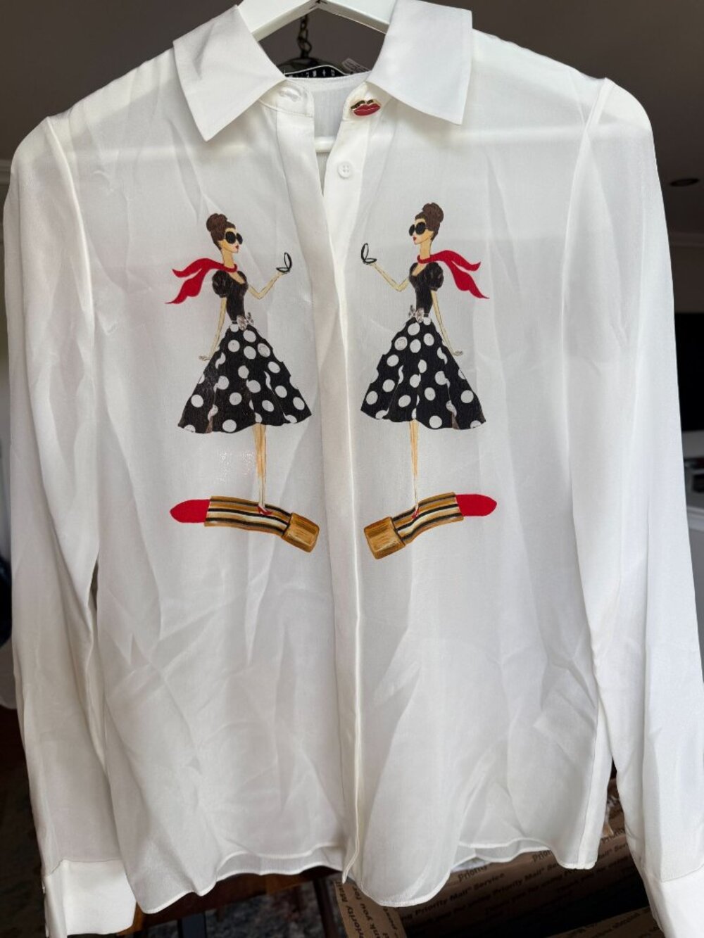 Alice + Olivia Willa I Am Woman Silk Blouse XS Lipstick Graphic NWT $350